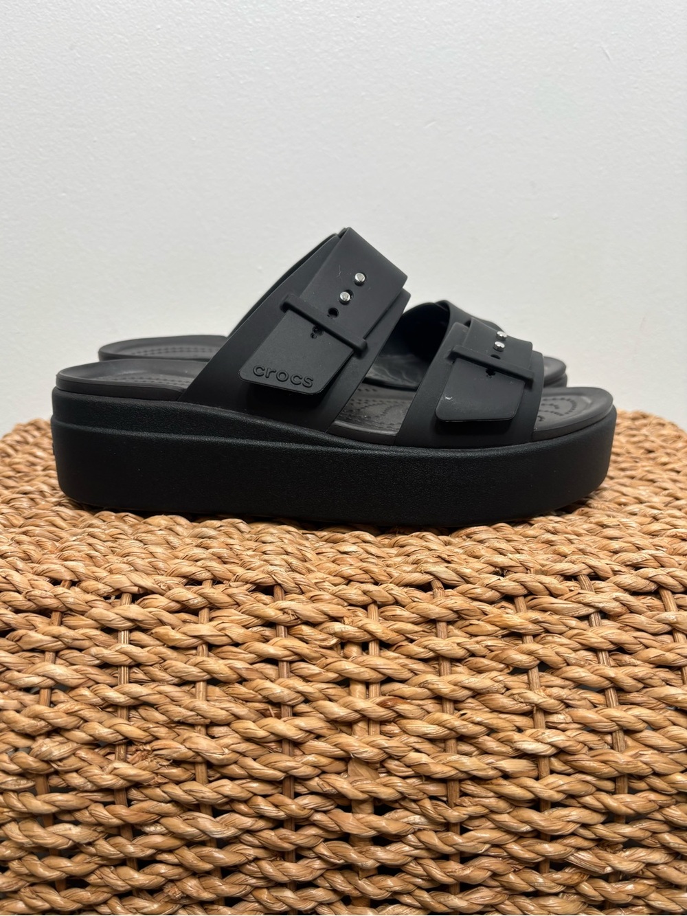 Crocs Brooklyn Buckle Low Wedge Sandal Black Womens 8.